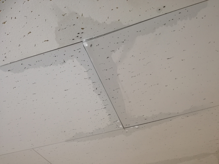 天井の雨漏りの写真